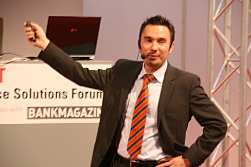 CeBIT: Banken investieren in Kommunikation Frank Engel, Deutsche Bank