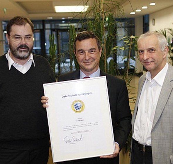 VisaPix Verleihung des Gütesiegels an die Vis-à-pix GmbH: v.l. Prof. Dr. Friedrich-L. Holl (Gutachter), Engelbert vom Kolke (Vis-à-pix GmbH), Dr. Thilo Weichert (ULD).