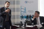 Murat Şahin, CEO Grundig Intermedia (li.) und Can Bariş Öztok von KoçSistem (um zur Präsentation zu gelangen, bitte das Foto anklicken)