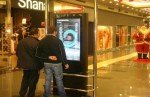 Im Einkaufscenter Baricentro werden Infos und Werbung in Spanisch, Englisch und Katalan ausgeliefert (Foto: AOpen) Im Einkaufscenter Baricentro werden Infos und Werbung in Spanisch, Englisch und Katalan ausgeliefert (Foto: AOpen)