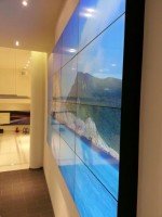 Display-Lösung mit VIA-Technologie im BMW-Showroom (Foto: VIA Technologies)