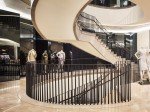 Spiegel ist nicht gleich Spiegel: Burberry nutzt RFID, um Spiegel in Displays zu verwandeln (Foto: Burberry)