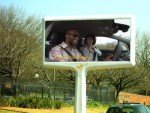 Opel-Kampagne auf einem COM-Roadside Screen (Screenshot: invidis)