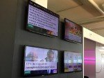 Inhalte des News Feeds von passengertv auf vier Screens (Foto: passengertv)