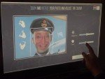 Einmal selbst Captain sein - ISE Besucher testet das interaktive System (Foto: invidis)