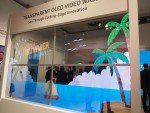 Transparente OLED Screens von Samsung in einer 2x2 Video Wall (Foto: invidis)