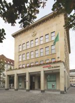 Blick auf die Fassade der acrevis Bank in St. Gallen (Foto: acrevis)