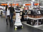 Roboter Paul kann Kunden leiten und mit ihnen kommunizieren (Foto: Saturn)