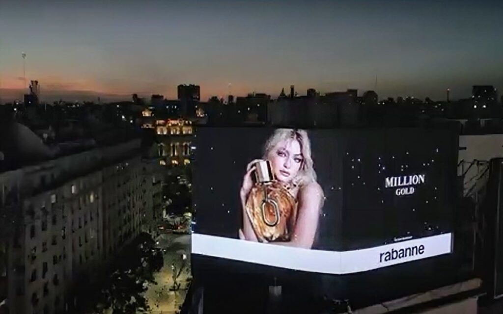 DooH Zehn Billboards für Gigi Hadid invidis