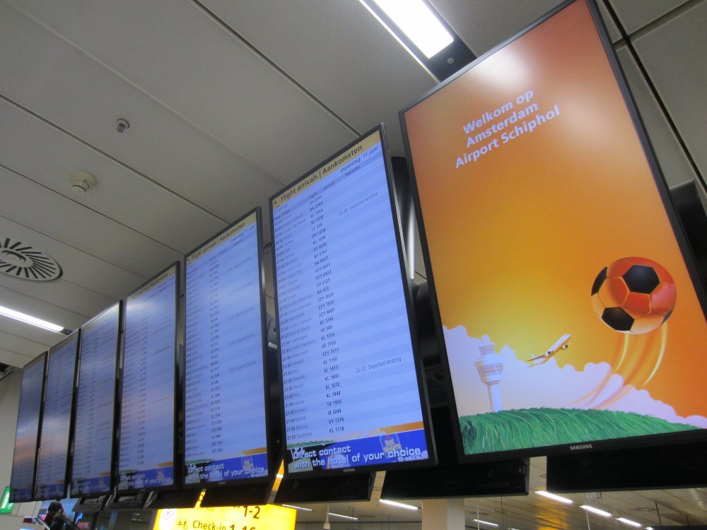 AMS Schipol setzt auf Samsung LED Abflugtafeln