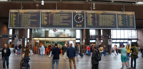 Röhren raus, LCD rein: Neue Anzeigetafel im Hauptbahnhof in Oslo (Foto: GDS)
