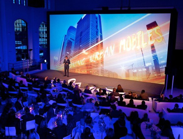 Andreas Knorr - Leiter Marketing der Wall AG - präsentiert auf der Roadshow die Ergebnisse der neuen von WallDecaux beauftragten Studie „Young. Urban. Mobile. Out of Home“ (Foto: Wall AG)