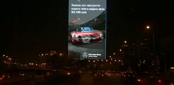 Mercedes Werbung auf Moskaus größtem LED-Board