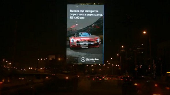 Mercedes Werbung auf Moskaus größtem LED-Board