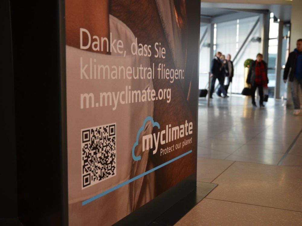 Über den QR-Code gelangen die Spender zum Flugrechner von myclimate (Foto: Köln Bonn Airport)