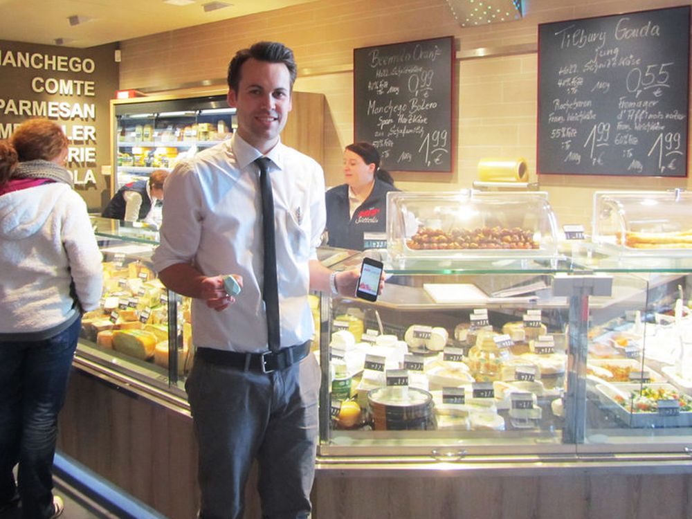 Maximilian Sütterlin setzt im neuen Supermarkt auf iBeacon und Smartphone-App (Foto: Online Software AG)