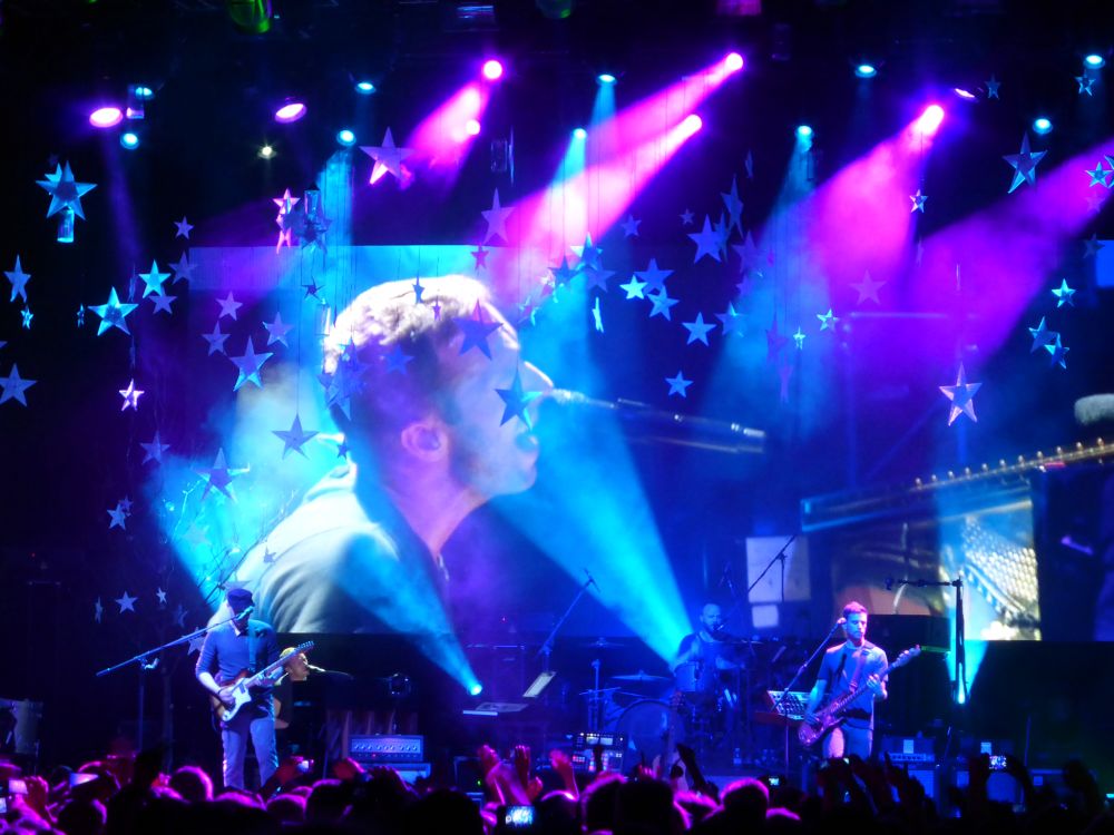 Coldplay-Auftritt im Kölner E-Werk vor der installierten LED-Videowall (Foto: Screen Visions)