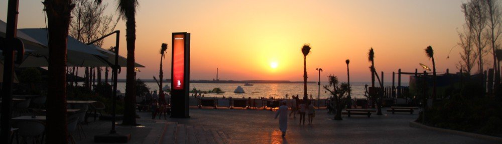 Correspondong Content - red digital signage totem complements sunset
