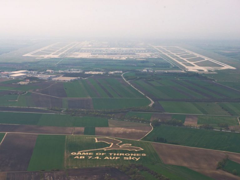 Airport Media Award 2014: Sky pflügt die Einflugschneise um – Drache im