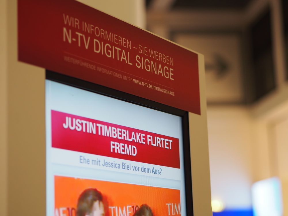 Der Fernsehsender N-TV brachte erstmals auch eine Digital Signage-Stele mit zur IFA (Foto: invidis.de)