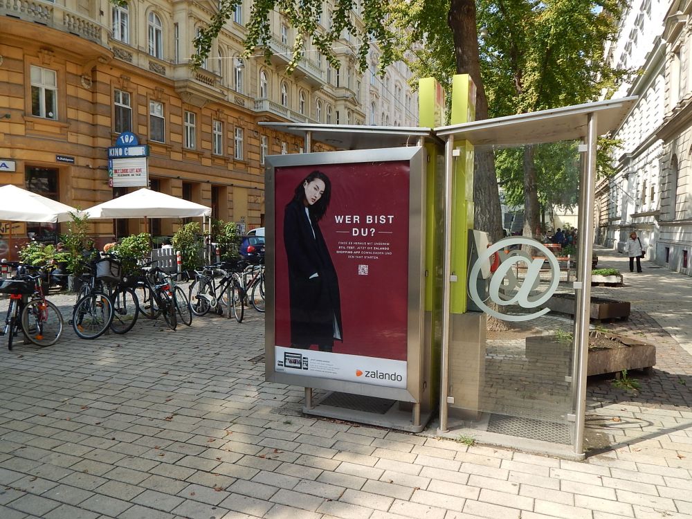 Zalando-Werbung auf einem CLP in Wien Gumpendorfer Straße Ecke Rahlgasse Epamedi (Foto: Epamedia)