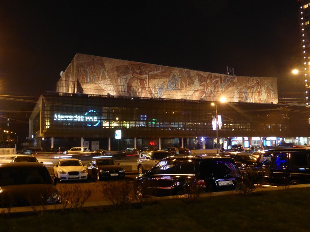 Famous Karo Cinema complex on Novy Arbat Avenue in central Moscow - the Mercedes me cafe is on the first floor (photo: invidis)