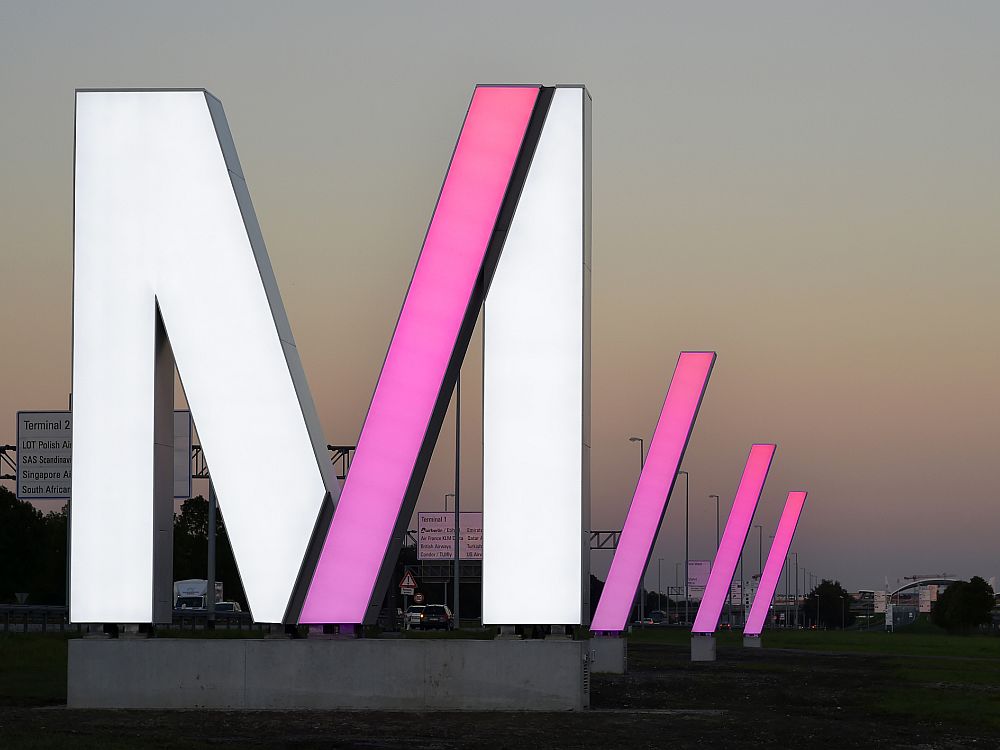 Neue Super Signs am Airport München (Foto: Alex Tino Friedel/ Flughafen München GmbH)