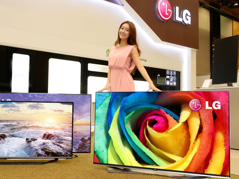Vorne rechts im Bild: Ultra HD TV 65UF9500 mit WideColor-Technologie (Foto: LG)