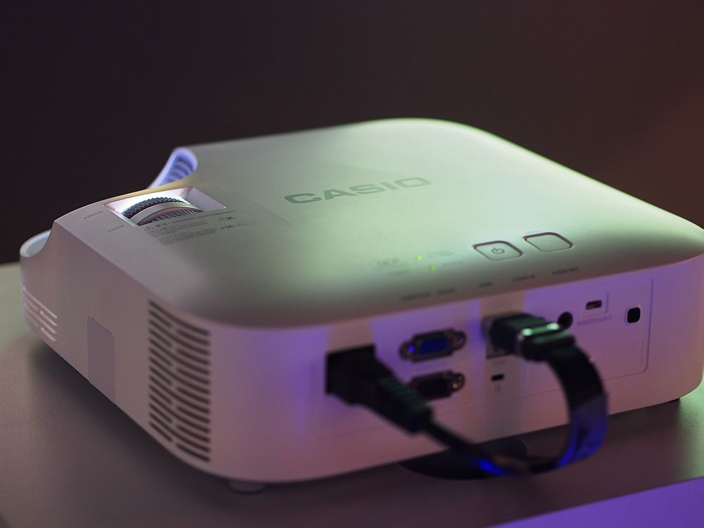 ISE 2015: Casio-Projektor XJ-V1 aus der Core-Serie (Foto: invidis)