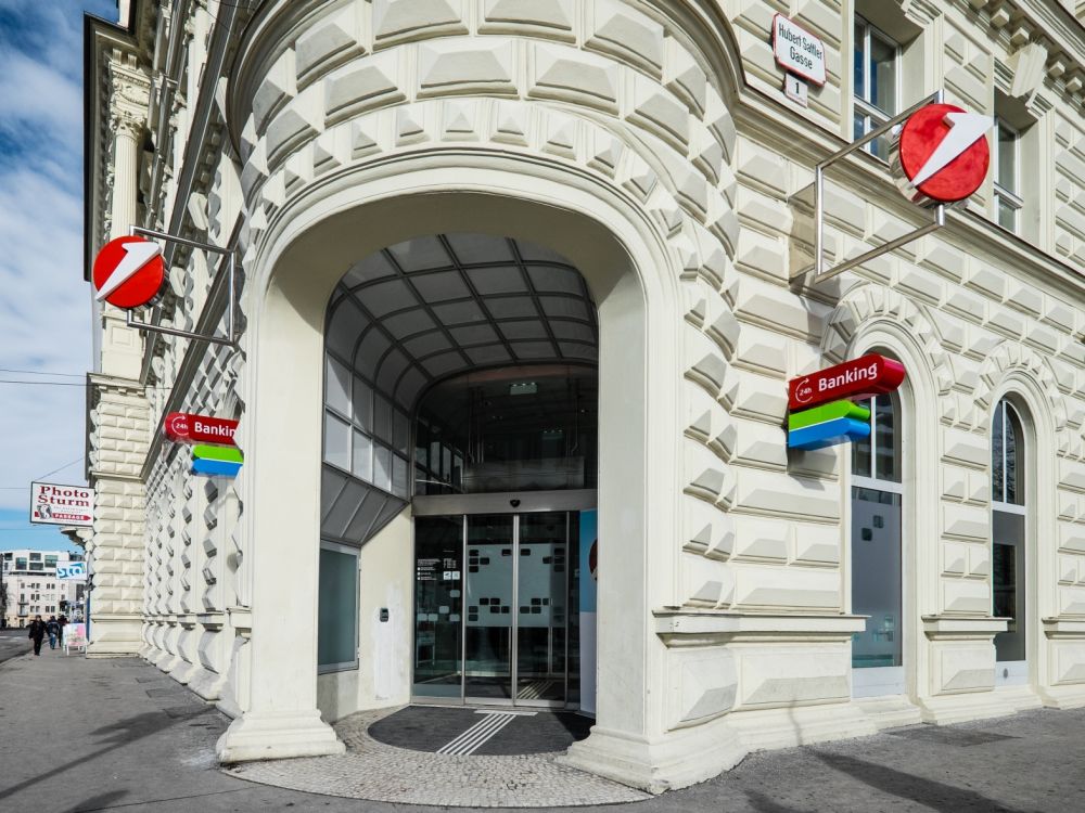 Außenaufnahme des Bank Austria Flagships in Salzburg (Foto: Bank Austria)
