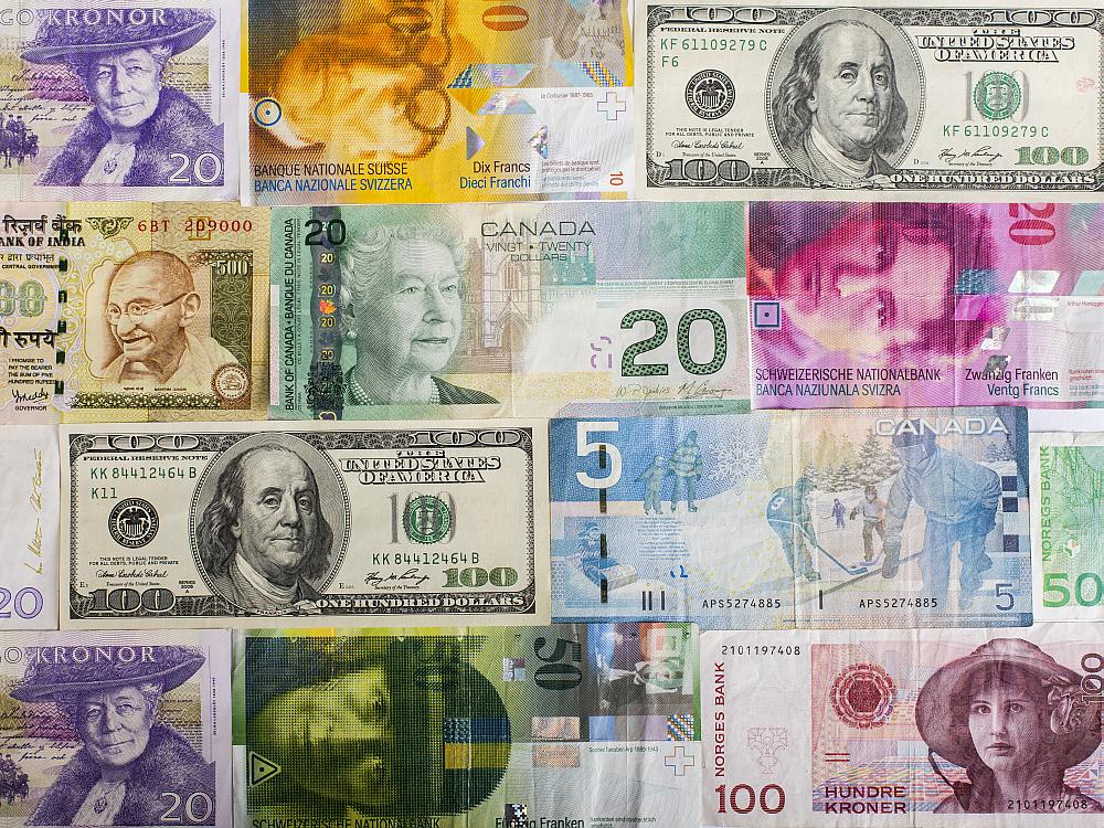 Scheine verschiedener Währungen (Foto: Bundesverband Deutscher Banken - Bankenverband)