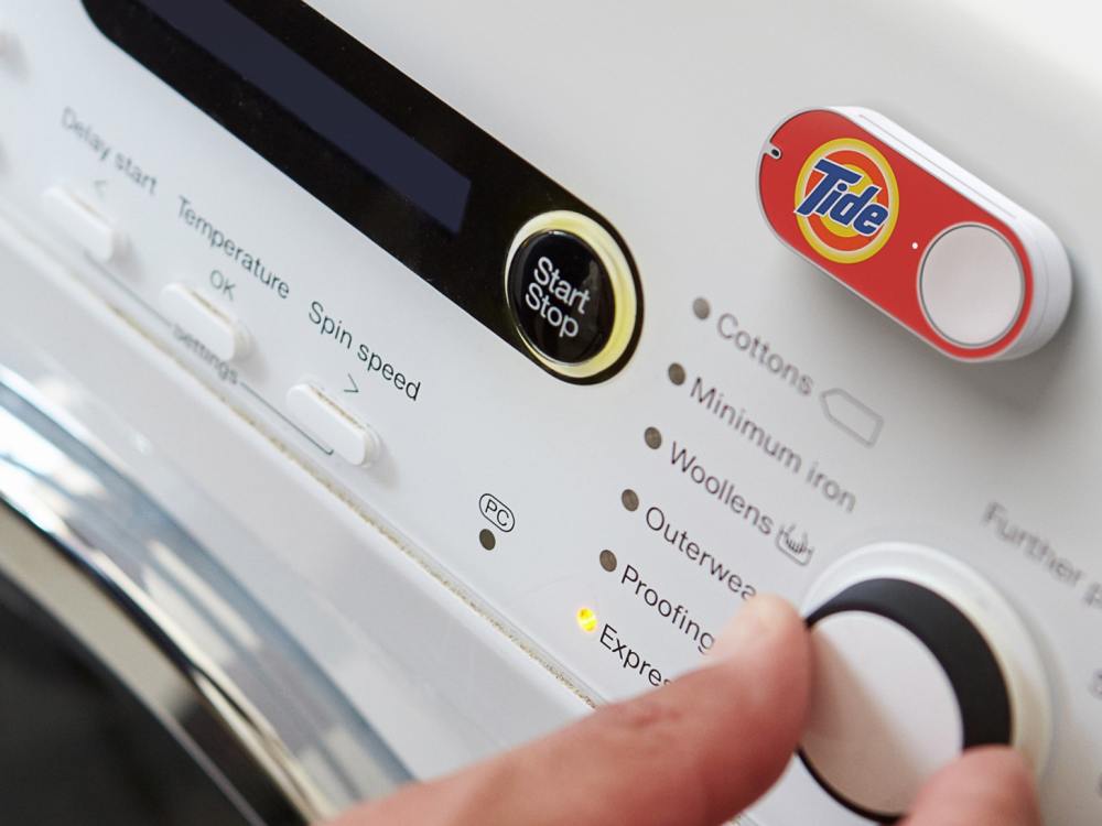 Roter Dash Replacement Service Button an einer Waschmaschine (Screenshot: invidis)