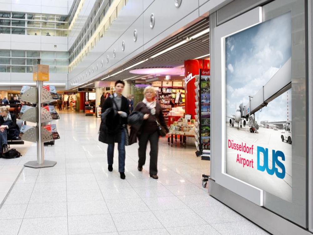 Werbeträger am Airport Düsseldorf - Colorama (Foto: Kinetic)
