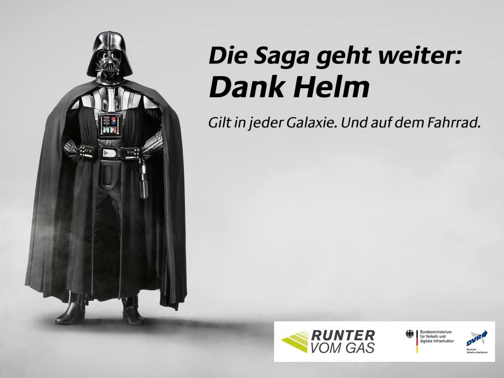 Dunkler Ritter wirbt für guten Zweck: Runter vom Gas 2015 (Foto: Serviceplan)