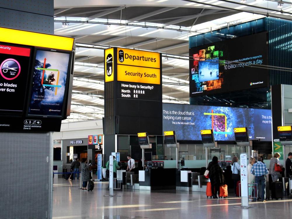 LED Signage am Flughafen: Towers@T5 (Foto: Heathrow Airport)