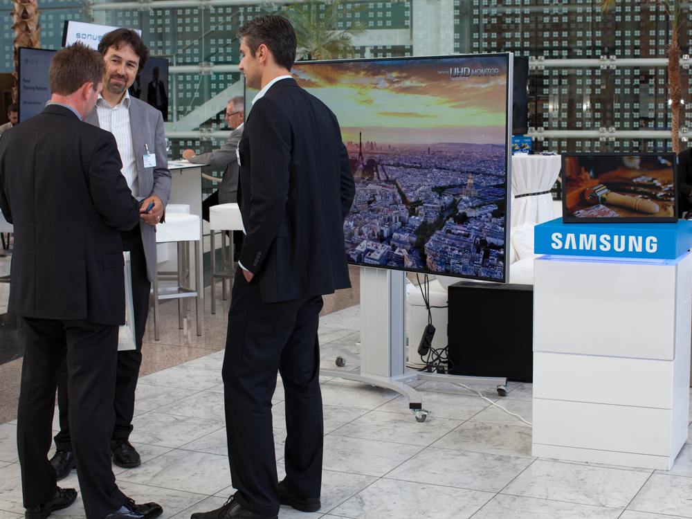 Stand und Mitarbeiter von Samsung bei der OVAB Digital Signage Conference 2014 (Foto: invidis)