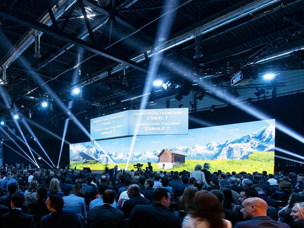 Zurich Versicherung - Bühne beim Vetriebstreffen 2015 (Foto: Barco)