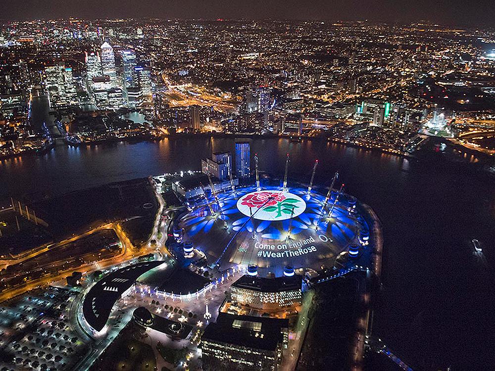 So macht Projection Mapping richtig Spaß - Londoner O2 Arena beim Wear the Rose Event (Foto: d3 Technologies)