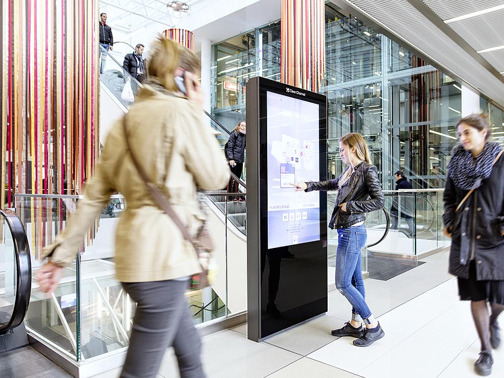 Clear Channel Screen in der Shopping Mall Métropole Lausanne (Foto: Clear Channel)