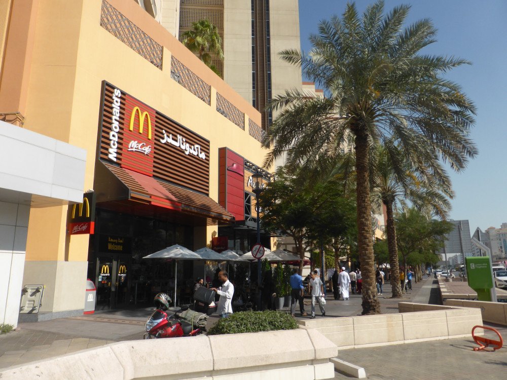 McDonalds und McCafe mitten in Deira (Altstadt von Dubai) - Foto: invidis