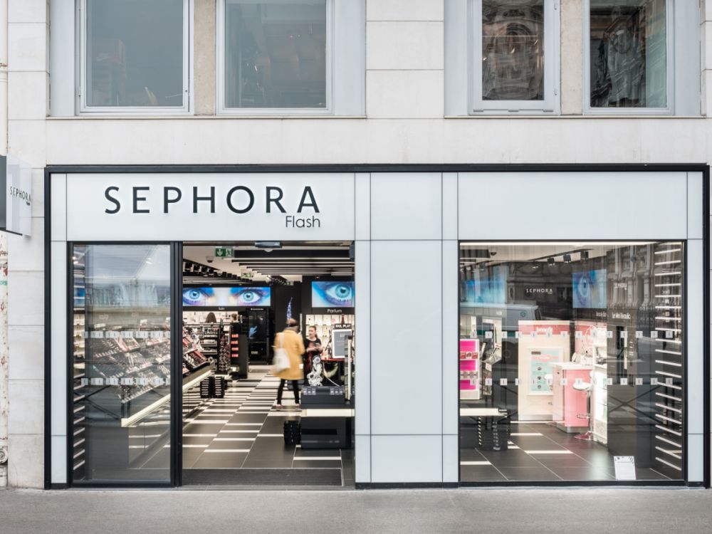 Zugriff aufs Vollsortiment bei weniger Ladenfläche - Moderner Connected Store von Sephora (Foto: Instangibles)