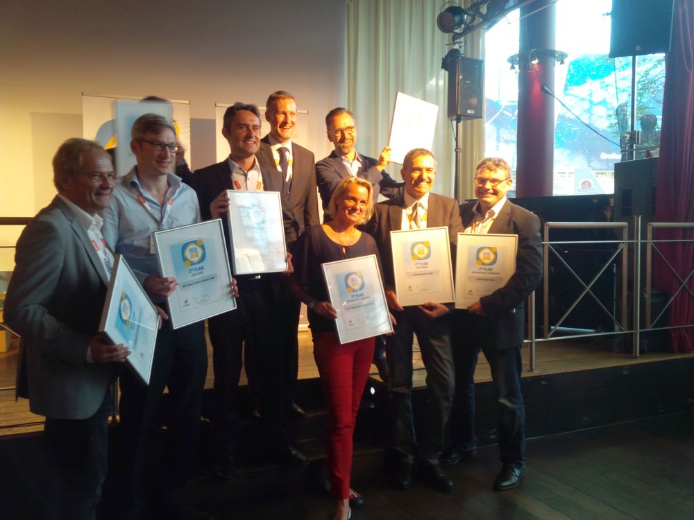 Gruppenbild mit ( fast allen) Gewinnern der invidis Digital Signage Awards (Foto: invidis)