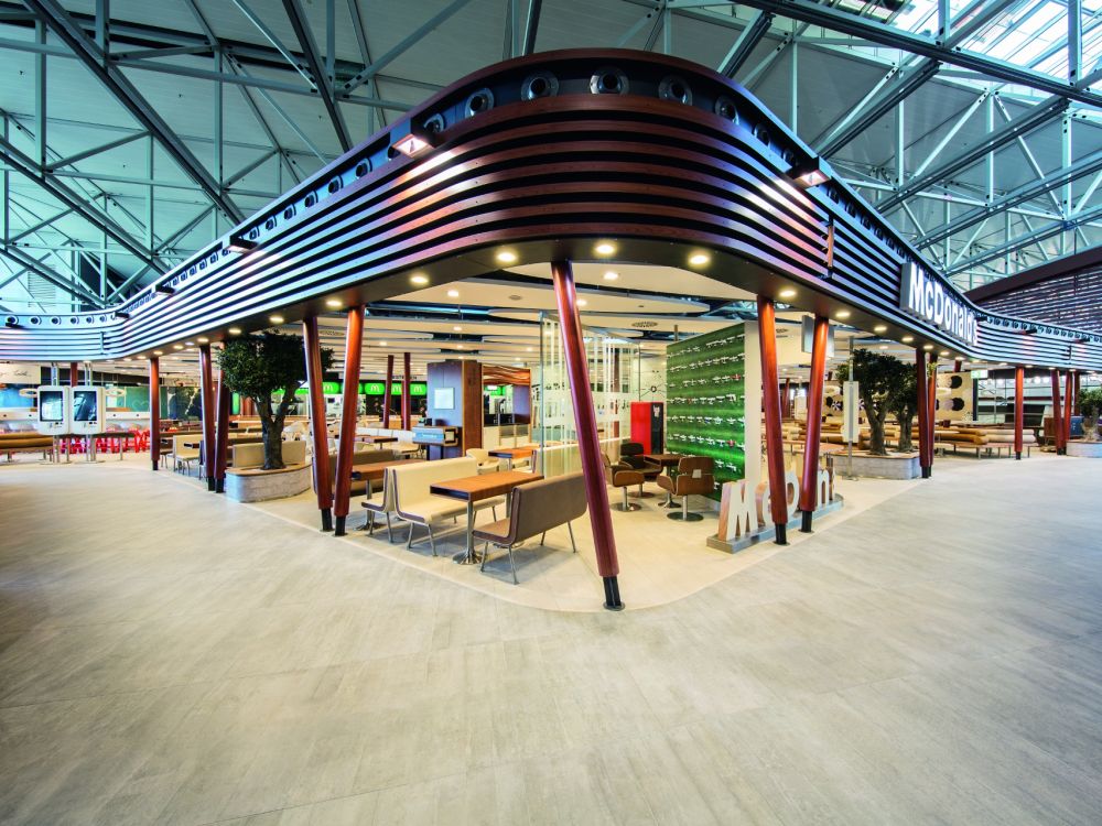 Offene Architektur und offene Bestellprozesse - Mc Donald's Flagship am Flughafen Frankfurt (Foto: McDonald's)