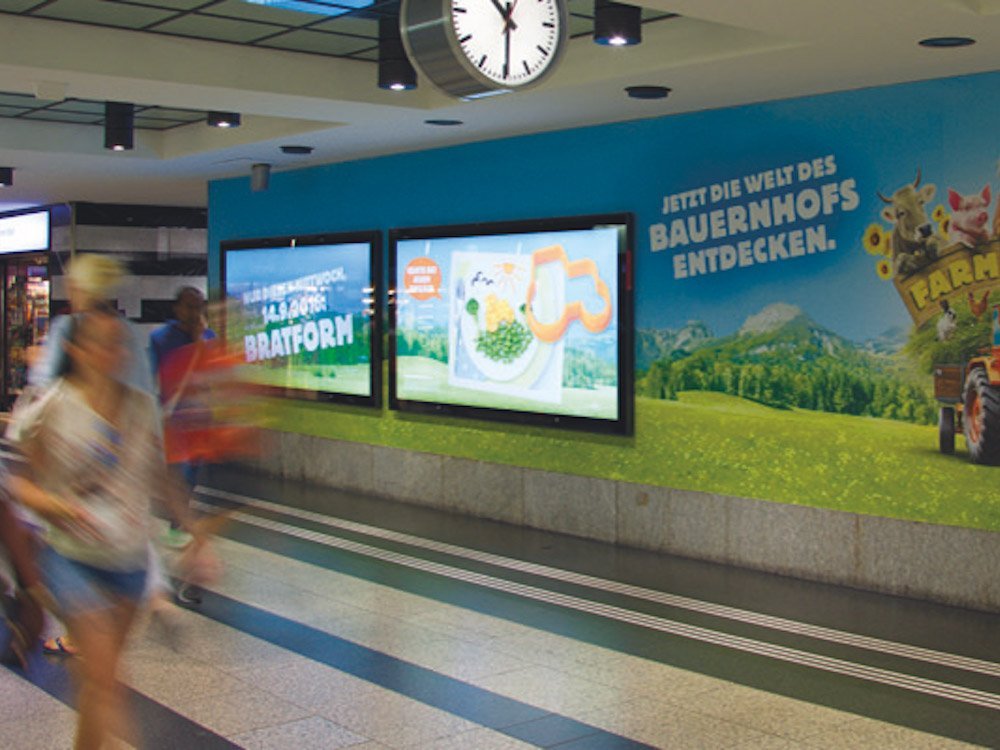 Neu installierte Branding Wall am Hauptbahnhof in Zürich (Foto: APG|SGA)