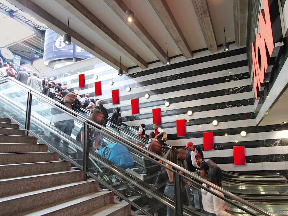 Rolltreppe mit vorgesehenem Standort für die Screens (Foto / Rendering: APG|SGA)