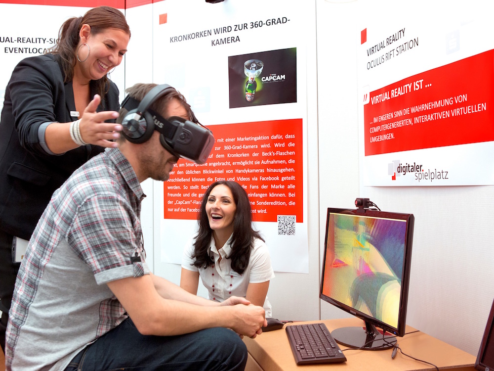 VR und Co gehören dazu - Innovation Experience Room bei der Kreissparkasse in Göppingen (Foto: NCR)