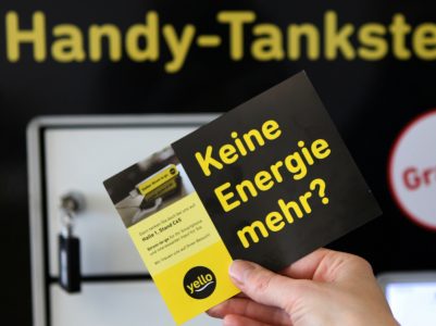 DooH Deutschland: Yello wirbt mit Handy-Ladestation in Retail DooH