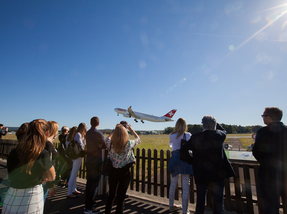50 Gäste kamen zur Insider-Tour am Airport Zürich (Foto: Clear Channel)
