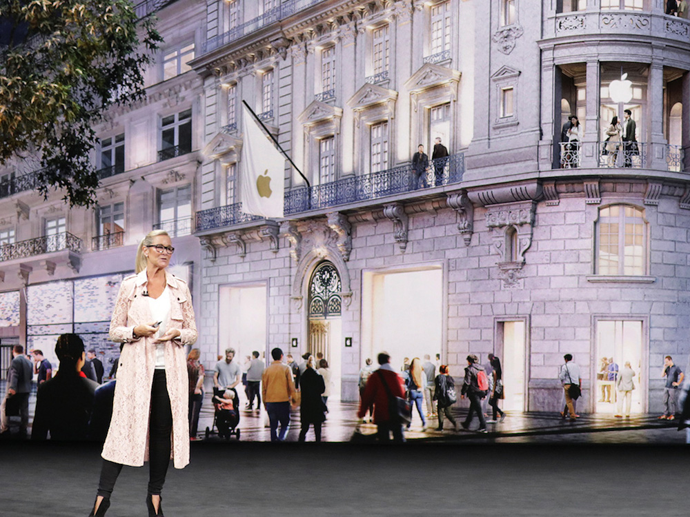 Vorhang auf für die neuen Stores– Angela Ahrendt präsentierte das Retail Konzept (Foto: Apple)