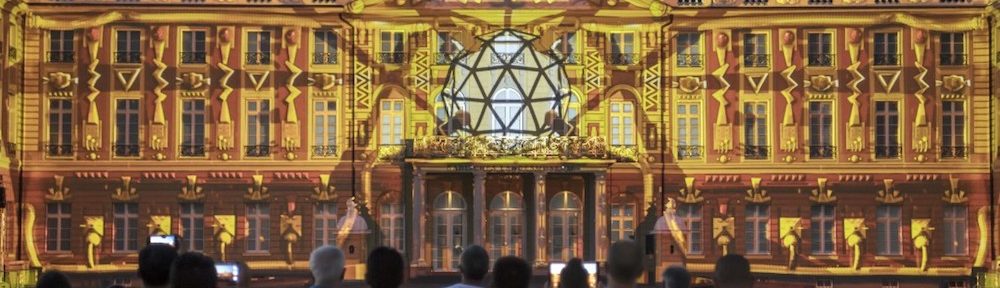 Schlosslichtspiele in Karlsruhe - Eine insgesamt 170 m breite Fassade wird alljährlich bespielt (Foto: Schlosslichtspiele)